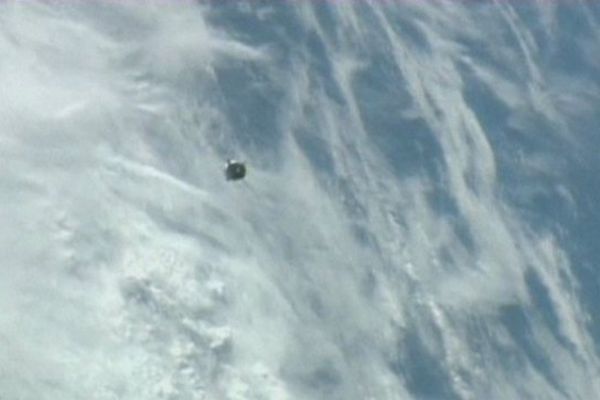 Le vaisseau cargo russe poursuit sa chute vers la Terre. 