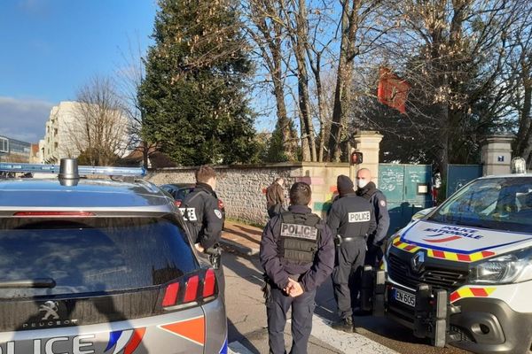 La police nationale et les pompiers ont été mobilisés ce vendredi 8 janvier pour l'expulsion du batiment situé au 7 rue Mirande occupé illégalement