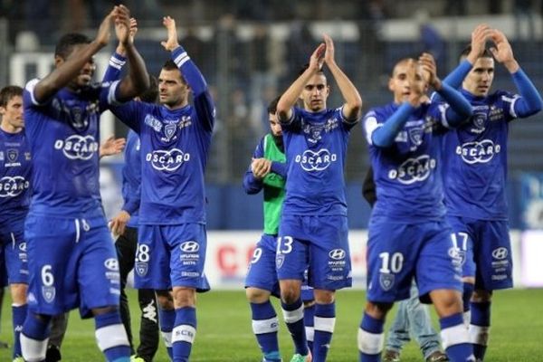 18/01/14 - Les joueurs du SC Bastia remerciant leur public après leur victoire (1-0) sur Bordeaux 