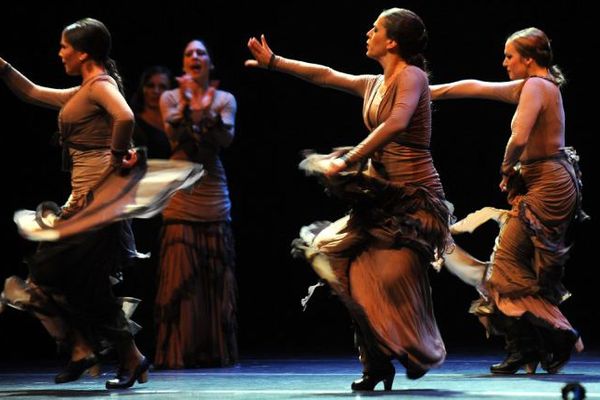 La danseuse espagnole de Flamenco Maria Pages et sa compagnie au théâtre de la Maestranza, à Séville pendant la Biennale de Flamenco le 14 septembre 2016. 