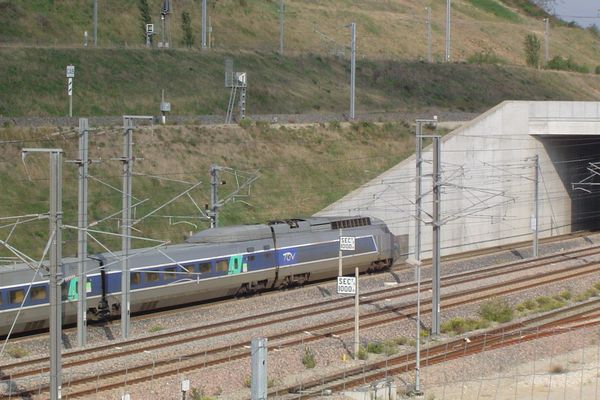 Nouvelles infrastructures sur les lignes LGV (ici près de Valence dans la Drôme)