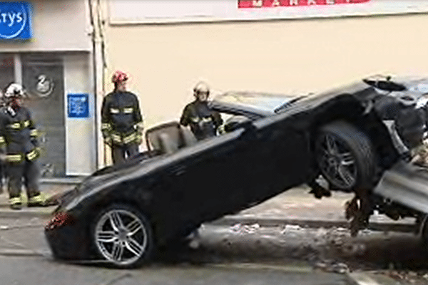 Un ouvrier qui travaillait sur un trottoir a été mortellement fauché vendredi par un véhicule qui faisait la course avec une autre voiture dans une rue de Noisy-le-Sec (Seine-Saint-Denis).