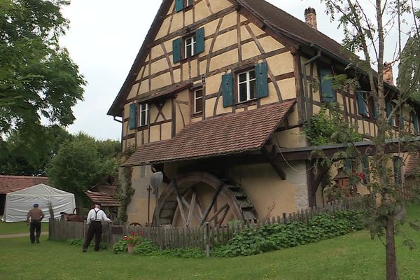 Dans le Sundgau, seuls quelques moulins poursuivent leur activité. Celui de Hundsbach accueille du public, trois par an.