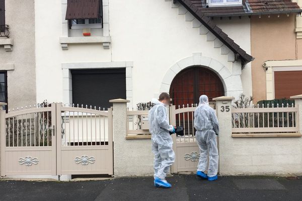 Les enquêteurs de l'identification criminelle étaient sur place ce lundi matin.