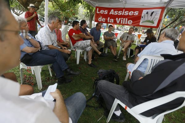 La Fête du Château qui devait se tenir du 28 au 29 juin est annulée. Chaque année, des débats politiques s'y tenaient comme ici en 2013.