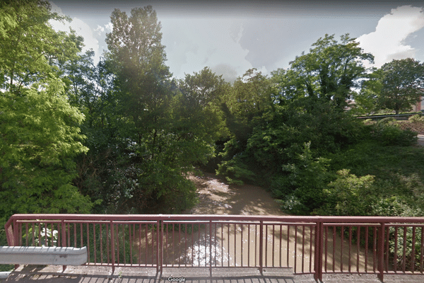 Le pont de Cambounet à l'entrée du village