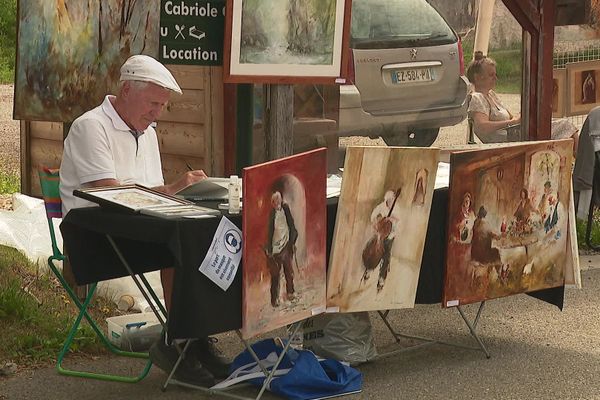 Une cinquantaine d'artistes ont exposé leurs œuvres à Corrençon-en-Vercors (Isère) ce dimanche.