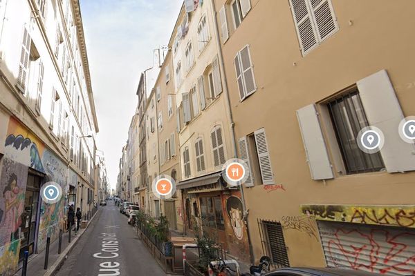 Un homme a été gravement blessé par balles rue Consolat, à Marseille.