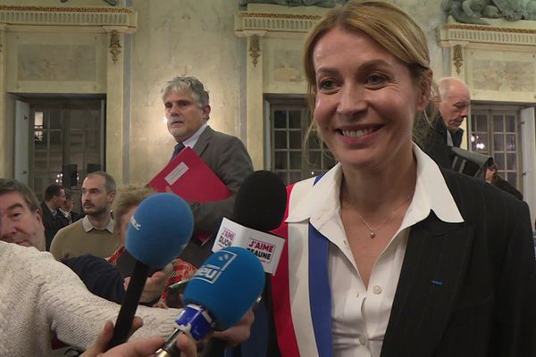 Nathalie Koenders a été officiellement élue maire de Dijon jusqu'aux élections municipales de 2026.