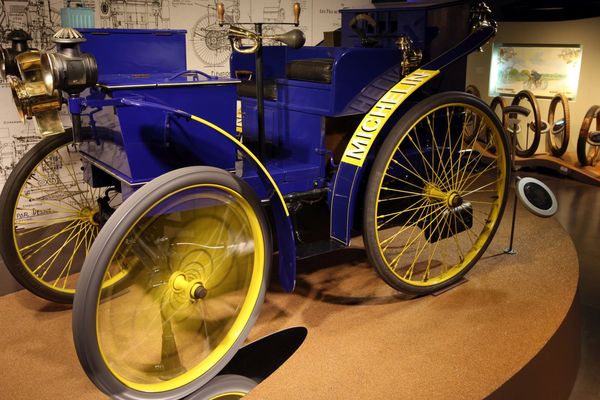 L'Eclair, premier véhicule à pneus à air de Michelin