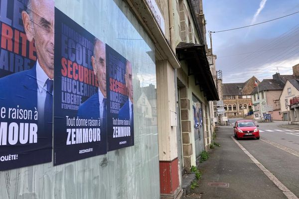 Des affiches d'Eric Zemmour dans la commune de Callac