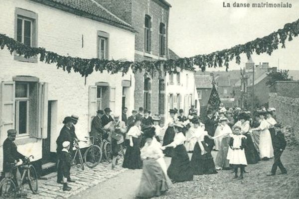 L'un des tous premiers goûter matrimonial, en 1908.