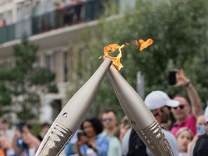 La flamme parcourra 30 km ce lundi 15 juillet à Paris.