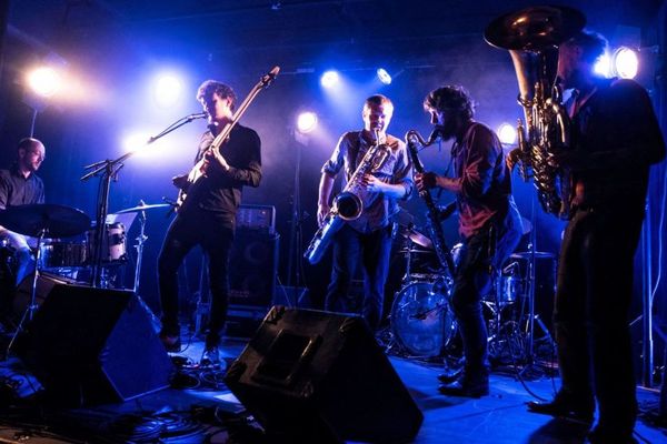 Les musiques Têtues, de la compagnie Nautilus, présentent un spectacle à Aérolithes