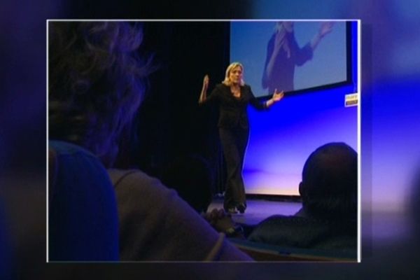 Marine Le Pen en meeting à Ajaccio en 2012