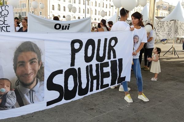 Le 12 août, la famille de Souheïl avait déjà organisé un rassemblement pour réclamer l'ouverture d'une information judiciaire sur les circonstances du drame. 