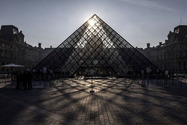 Oeuvre de Ieoh Ming Pei, la pyramide du Louvre fête ses 30 ans cette année. 