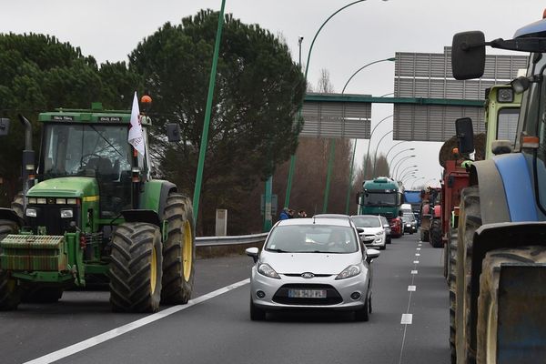 Photo d'archives. Les agriculteurs envisagent de bloquer les axes routiers autour de Toulouse