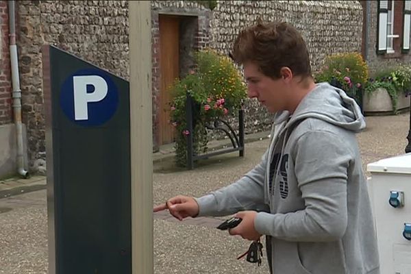 Les parcmètres en place continueront à fonctionner sur Étretat.