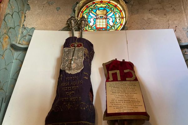 Les rouleaux de la Torah de retour à Schirmeck après un voyage de 77 ans.