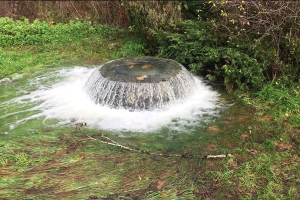 Le Puits de Bontemps offre ce spectacle étonnant après de fortes pluies