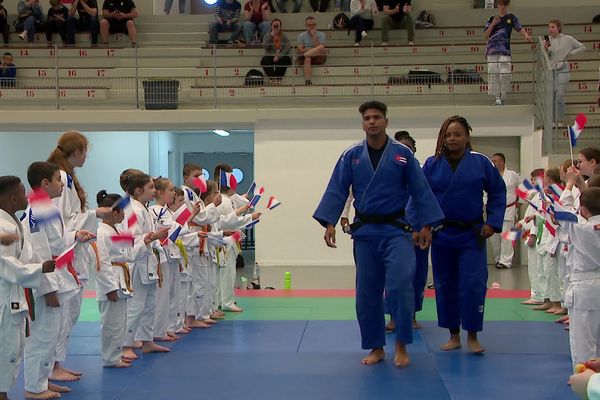 La sélection cubaine de judo a choisi Forges-les-Eaux (Seine-Maritime) pour s’acclimater à quelques semaines des Jeux Olympiques 2024.