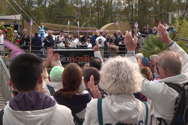 Les athlètes du Centre-Val de Loire reviennent pour une parade triomphale sur la Loire et une déambulation en ville.