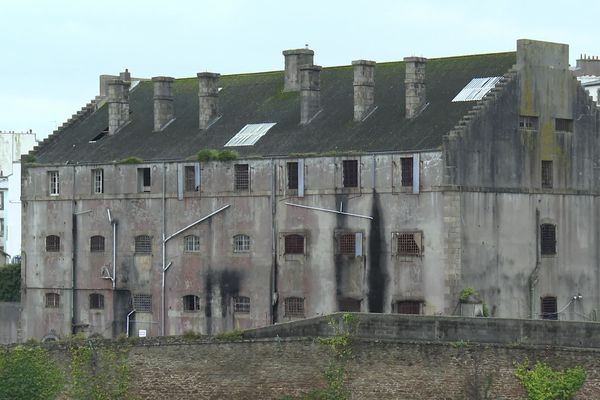 L'ancienne prison de Pontaniou où furent enfermés des résistants, sous l'occupation allemande, avant d'être exécutés le 7 août 1944