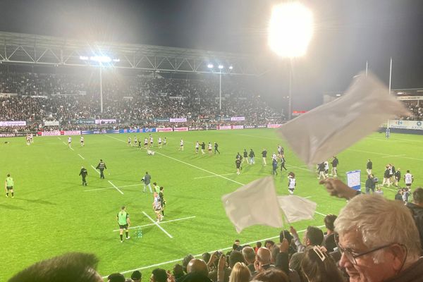 Les supporters brivistes en liesse après la victoire face à Biarritz