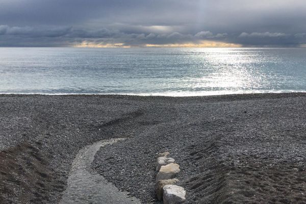 Devant l'hôtel Negresco, un rejet se faisait directement en mer.