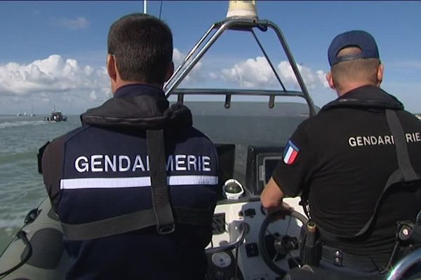 Opération de contrôle en mer par la gendarmerie au large de La Rochelle ce vendredi 11 août 2017.