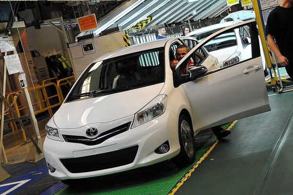 Une Toyota Yaris à la sortie des chaînes de l'usine d'Onnaing.