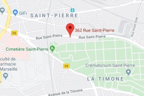 Un motard a percuté deux piétons rue Saint-Pierre à Marseille.