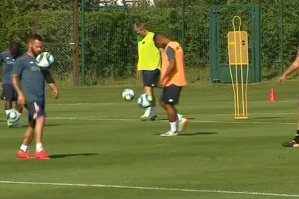 Les joueurs du DFCO, à l'entraînement au stade des Poussots le 5 juillet