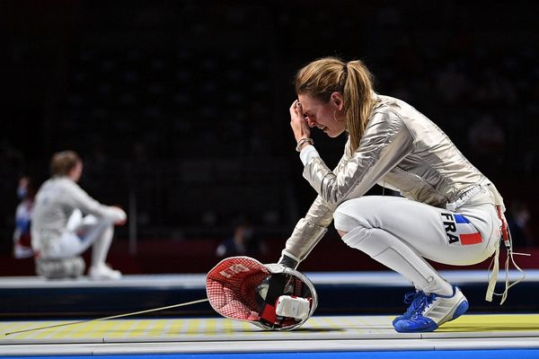 Manon Brunet peut encore remporter la médaille de bronze face à l’escrimeuse hongroise Anna Márton. Pour la France, une cinquième médaille olympique est en jeu. 