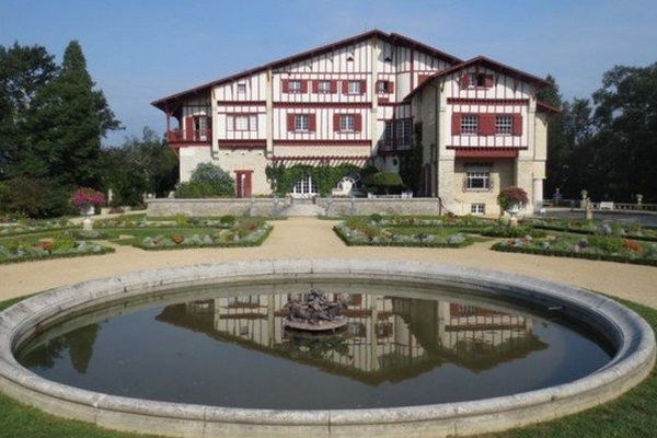 Le rond d'eau de la Villa Arnaga à Cambo-Les-Bains