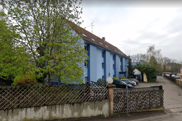 Plusieurs personnes ont été blessées, dont une grièvement, dans ce foyer de Lingolsheim (Bas-Rhin) le lundi 27 juillet 2020.
