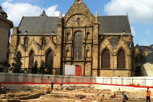 Fouilles archéologiques sur la place Saint-Germain à Rennes