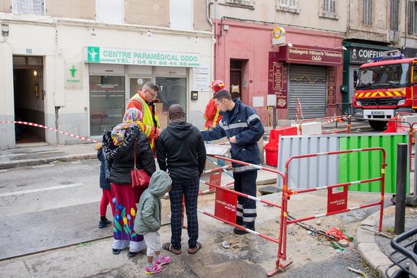 Les Marins-pompiers de Marseille sécurisent le périmètre. 