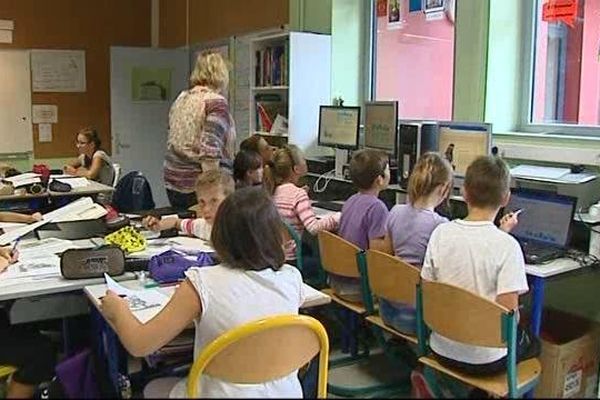 A Soyons, les élèves vont pouvoir surfer plus vite grâce au "plan école connectée". 09/10/14