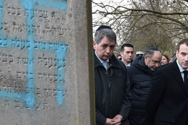 Déplacement d'Emmanuel Macron au cimetière juif profané de Quatzenheim (Bas-Rhin), mardi 19 février.