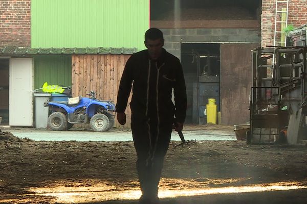 Pendant 16 jours, après l'incendie de l'usine Lubrizol de Rouen, Jean-Christophe Grandin n'a pas pu commercialiser le lait des 250 vaches qu'il élève au Nouvion-en-Thiérache dans l'Aisne.