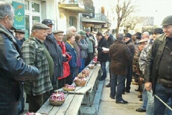 Beaucoup de truffes dans les paniers de Lalbenque.