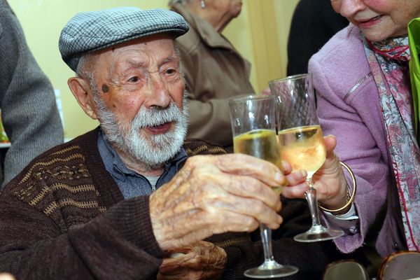 Roger Auvin a fêté ses 109 ans hier à Limalonges