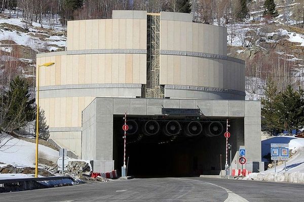 Pyrénées-Orientales : le tunnel du Puymorens - archives