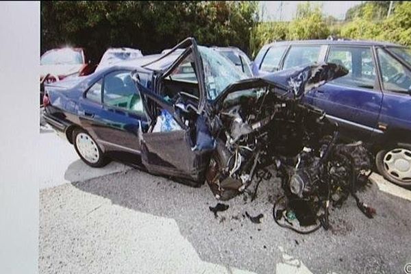 Le véhicule accidenté de la famille qui a perdu la vie.