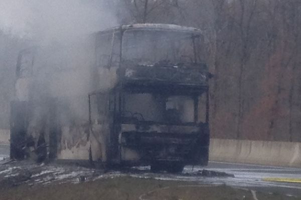 Le car a pris feu très rapidement