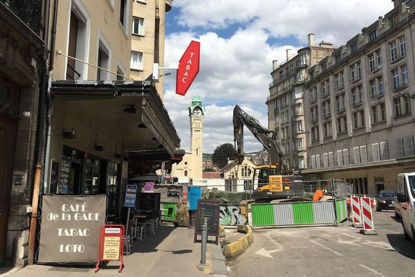 Rouen : l'un des 580 bureaux de tabac de Seine-Maritime et l'un des premiers points de vente du réseau bancaire "Nickel"