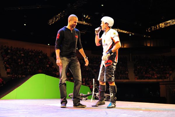 Tony Parker se met au BMX !