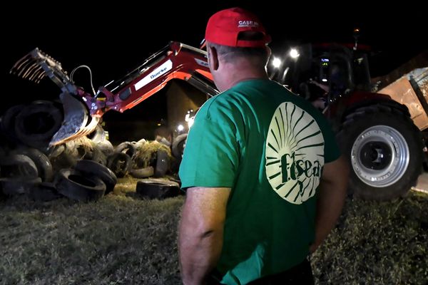 Au début de la semaine une trentaine d'agriculteurs lançait, près de Toulouse, l'opération "Feu de colère" afin de dénoncer les zones sans pesticides voulues par le gouvernement.